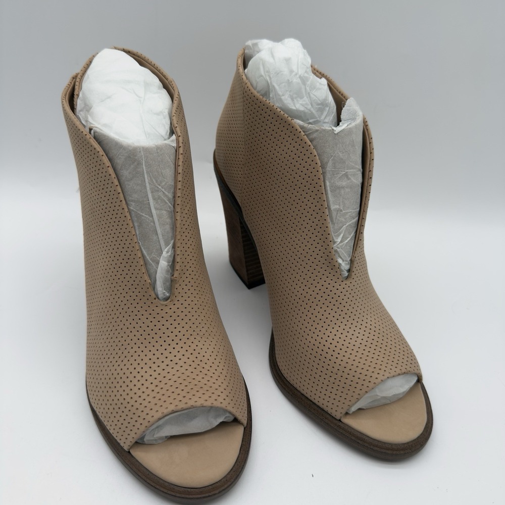 VINCE‎ CAMUTO Suede Front V-Cut Peep Toe Booties 10M Kalei Morocco Tan NWB